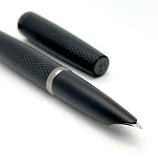 Diplomat Viper Fountain Pen - Black Guilloche F/M